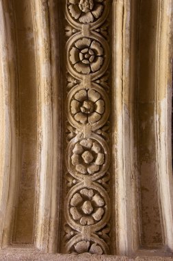 Taş kabartma çiçek