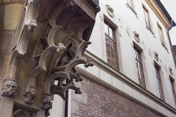 Antichi elementi di supporto balcone — Foto Stock