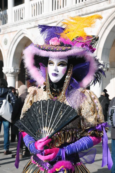 Karnevalsmaske in Venedig — Stockfoto