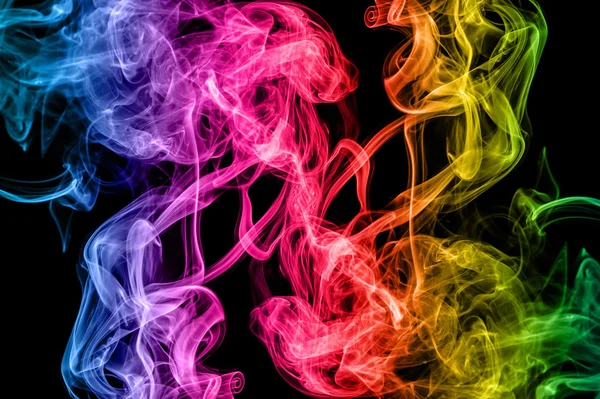 黒の背景に抽象的な色の煙 — ストック写真
