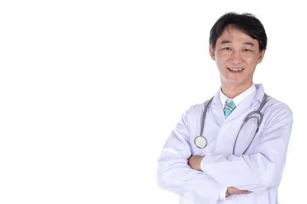 Portræt af glad læge smilende på hvid baggrund - Stock-foto