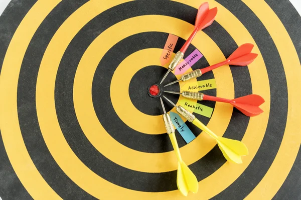 Woorden smart doelen met dart target op het dartbord Stockfoto