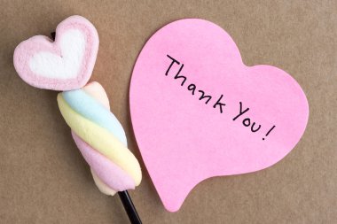 Teşekkür ederim unutmayın kalp şekli kağıt pembe çiçekli