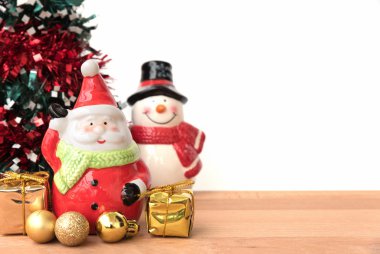 Noel Baba ve kardan adam ile chrismas ağaç