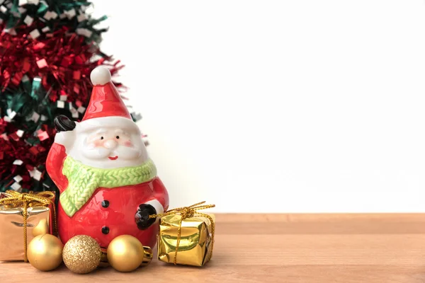 Santa Claus con el árbol de Navidad — Foto de Stock