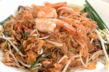 Yakın çekim Tay şehriye veya padthai, geleneksel Tayland gıda ve b