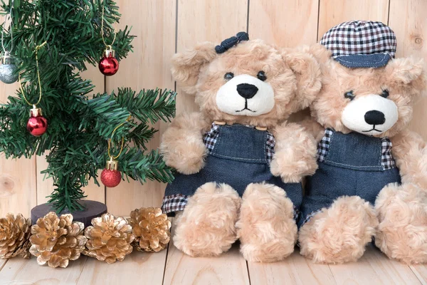 Two teddy bears on wood background — Stock Photo, Image