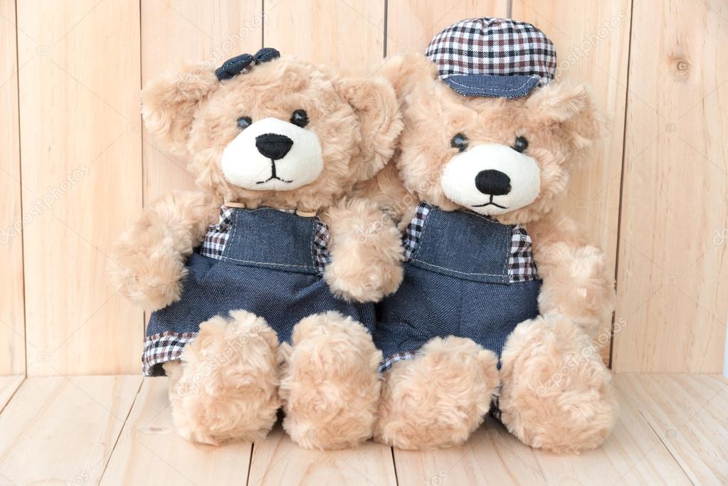 Two teddy bears on wood background Stock Photo by ©waewkids 92102744