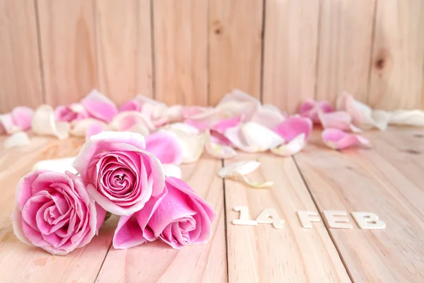 Рожеві троянди на день Святого Валентина — стокове фото