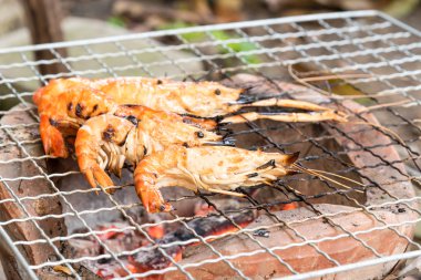 Izgarada ızgara karides