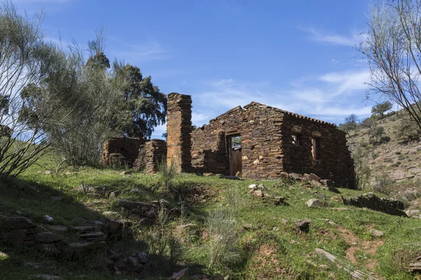 Ruinas de un viejo molino — Foto de Stock