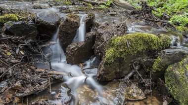küçük bir zinciri su