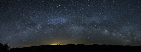 Paisaje nocturno de la Vía Láctea — Foto de Stock