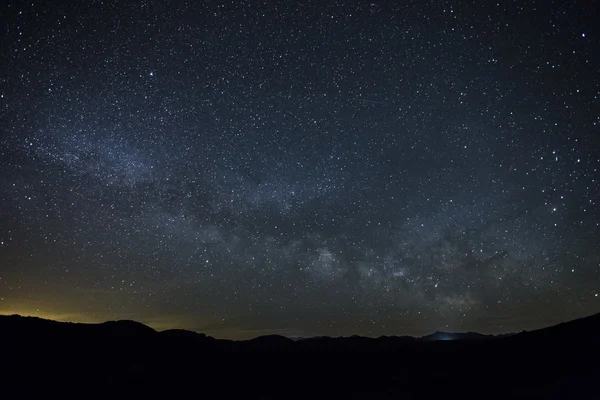 Paisaje nocturno de la Vía Láctea — Foto de Stock