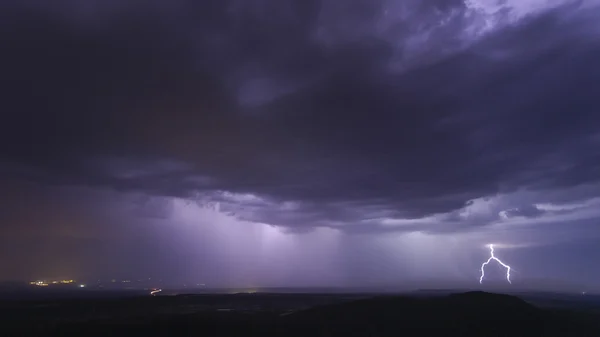 Пейзаж со штормом — стоковое фото