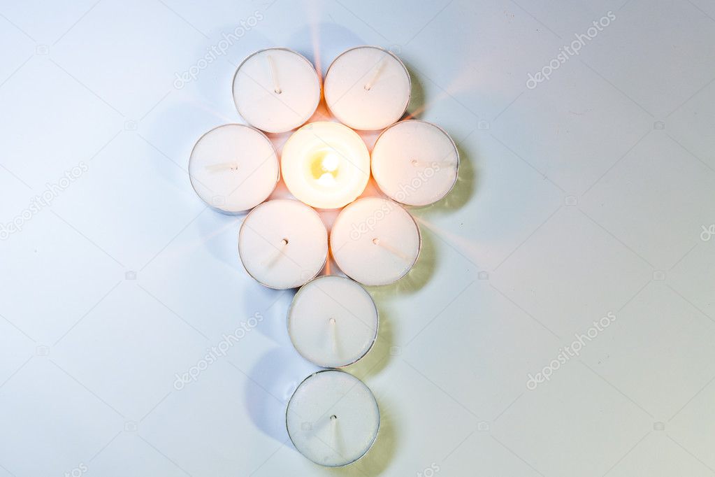 Round Candle lights arranged