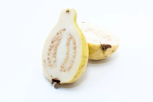 Guava meyve iki parçalar halinde kesilmiş