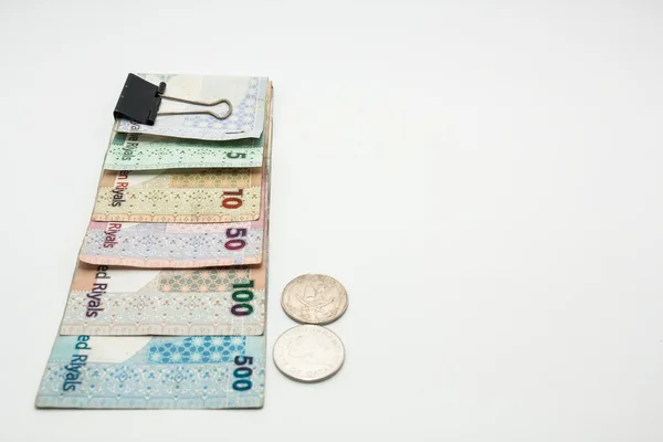 Katar para birimleri yüz Arabistan Riyali, beş yüz Arabistan Riyali, yüz Arabistan Riyali, elli Arabistan Riyali, on Arabistan Riyali, beş Arabistan Riyali ve bir Arabistan Riyali