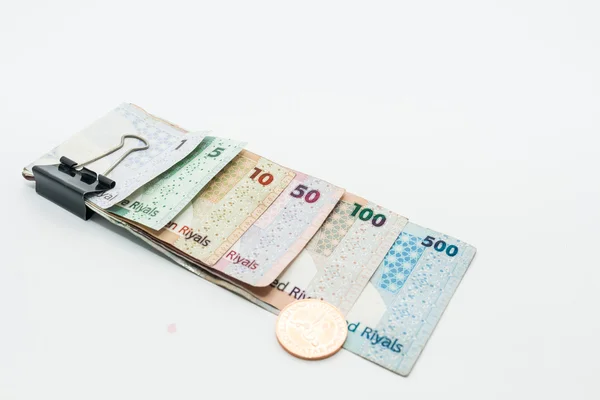 Katar para birimleri yüz Arabistan Riyali, beş yüz Arabistan Riyali, yüz Arabistan Riyali, elli Arabistan Riyali, on Arabistan Riyali, beş Arabistan Riyali ve bir Arabistan Riyali