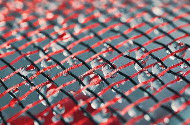 Su damlaları ve kafes