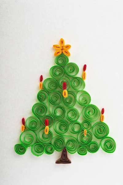 Árbol de Navidad hecho de papel decoración aislado — Foto de Stock