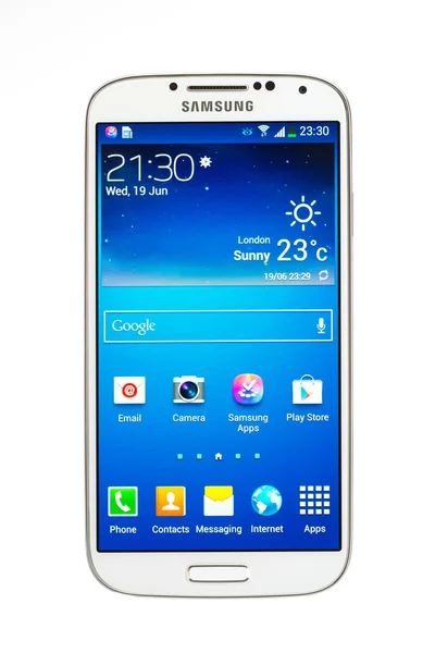 Varna, บัลแกเรีย 19 มิถุนายน ค.ศ. 2013: โทรศัพท์มือถือรุ่น Samsung Galaxy — ภาพถ่ายสต็อก