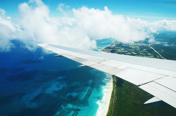 Vue aérienne depuis l'avion au-dessus de Punta Cana, République Dominicaine — Photo