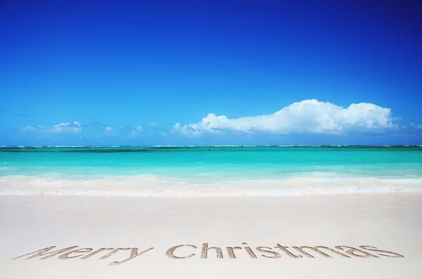 Praia tropical e alegre texto de Natal — Fotografia de Stock
