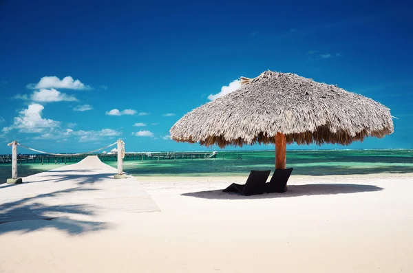 Landschap van tropische paradijs strand — Stockfoto