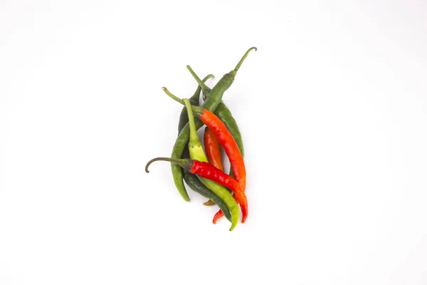 Chili pepers geïsoleerd op witte achtergrond — Stockfoto