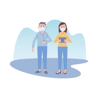 Teknoloji kullanarak maske takan genç bir çift.