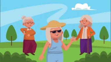 Kamp karakterlerindeki yaşlı kadınlar