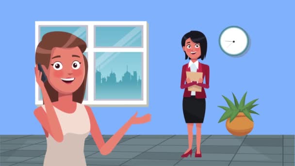 Framgångsrika affärskvinnor ringer med smartphone tecken — Stockvideo