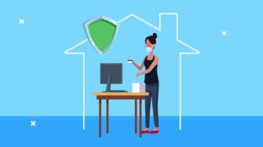 Evde çalışan, tıbbi maskeli, rozetli bir iş kadını.