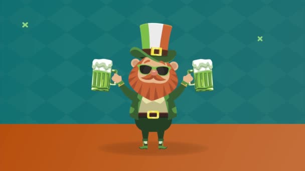 Feliz santo patricks día postal con duende levantamiento de cervezas — Vídeos de Stock