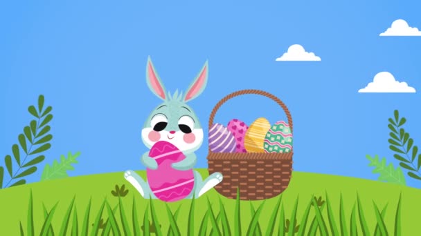 Счастливого пасхального дня с милым кроликом, обнимающим яйцо и яйца в корзине — стоковое видео