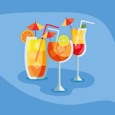 Üç tropikal kokteyl.