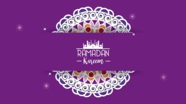 Ramazan Kareem, mor arkaplanlı mandala harfleri.