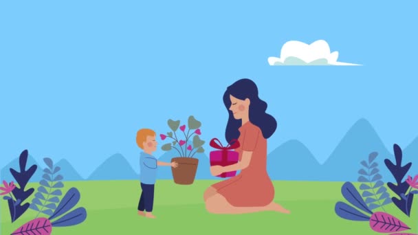 Щасливі мами день листівка з сином дає рослину мамі в таборі — стокове відео