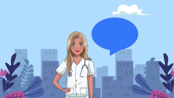 Verpleegster met spraakbel op de stad — Stockvideo