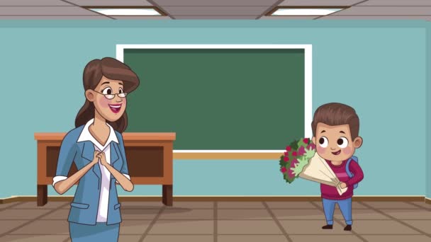 Милий вчителька-жінка зі студентом у класі — стокове відео