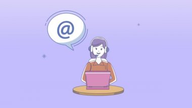 Arroba mesajı olan müşteri hizmetleri kadın çalışanı.