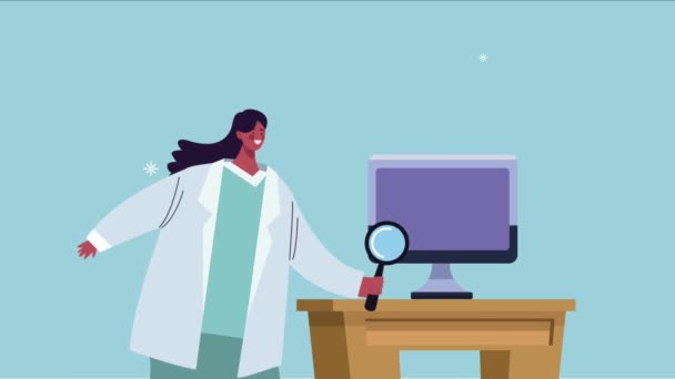 Científica femenina con lupa y escritorio — Vídeos de Stock