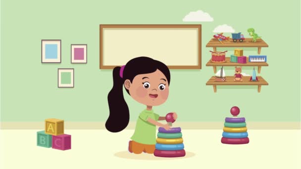 Küçük kız odada yüzük piramidi ve oyuncaklarla oynuyor. — Stok video