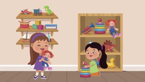 Маленький мальчик играет с куклой и кольцами — стоковое видео