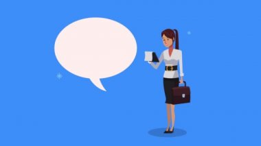 Kontrol listesi olan zarif bir iş kadını.