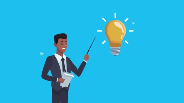電球のアイデアを持つエレガントなアフロビジネスマン — ストック動画