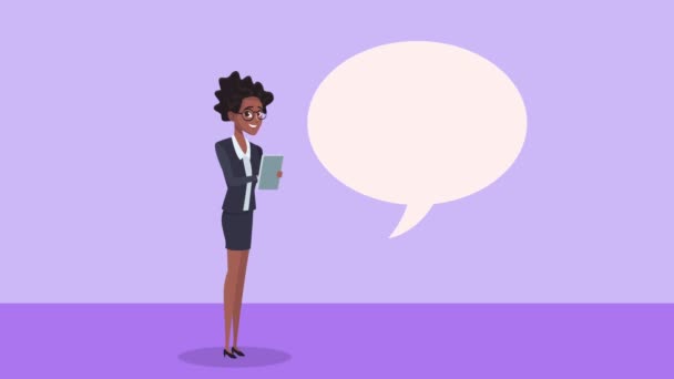 Afro businesswoman worker with speech bubble — Stock Video