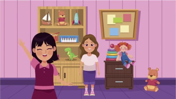 Милые маленькие девочки играют с игрушками в комнате — стоковое видео