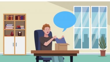 Masa başında kutuları açan adam.